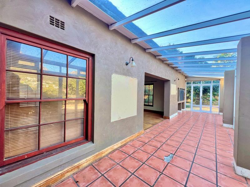 8 Bedroom Property for Sale in Hout Bay Western Cape